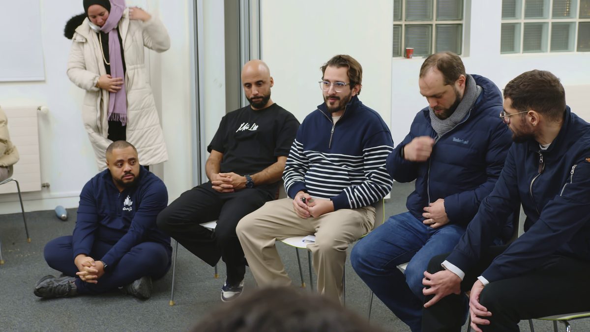 Membres du Collectif Tariqa Pro réunis en cercle d'échange